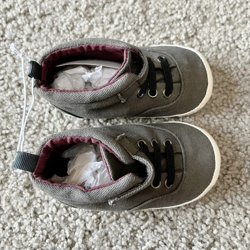 Old Navy Infant Boys Soft Sole High Top Sneakers Grey Size 18-24 Months NEW